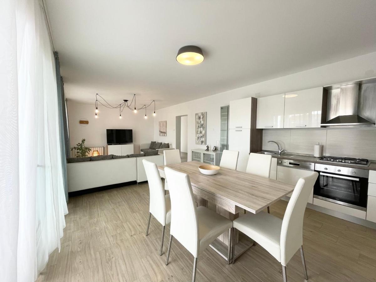 Apartments Maja Dramalj Exteriör bild